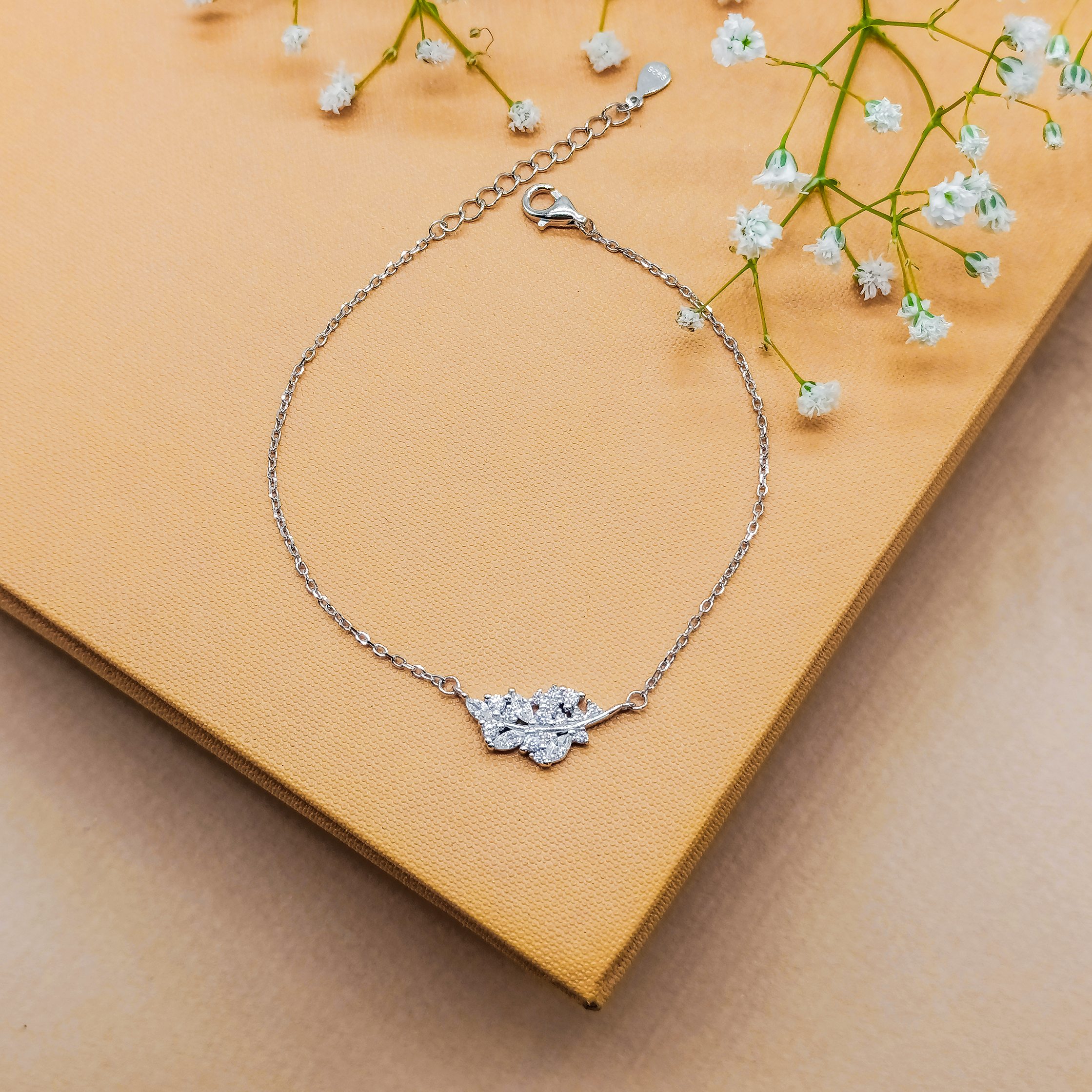 دستبند زنانه طرح برگ کد D248