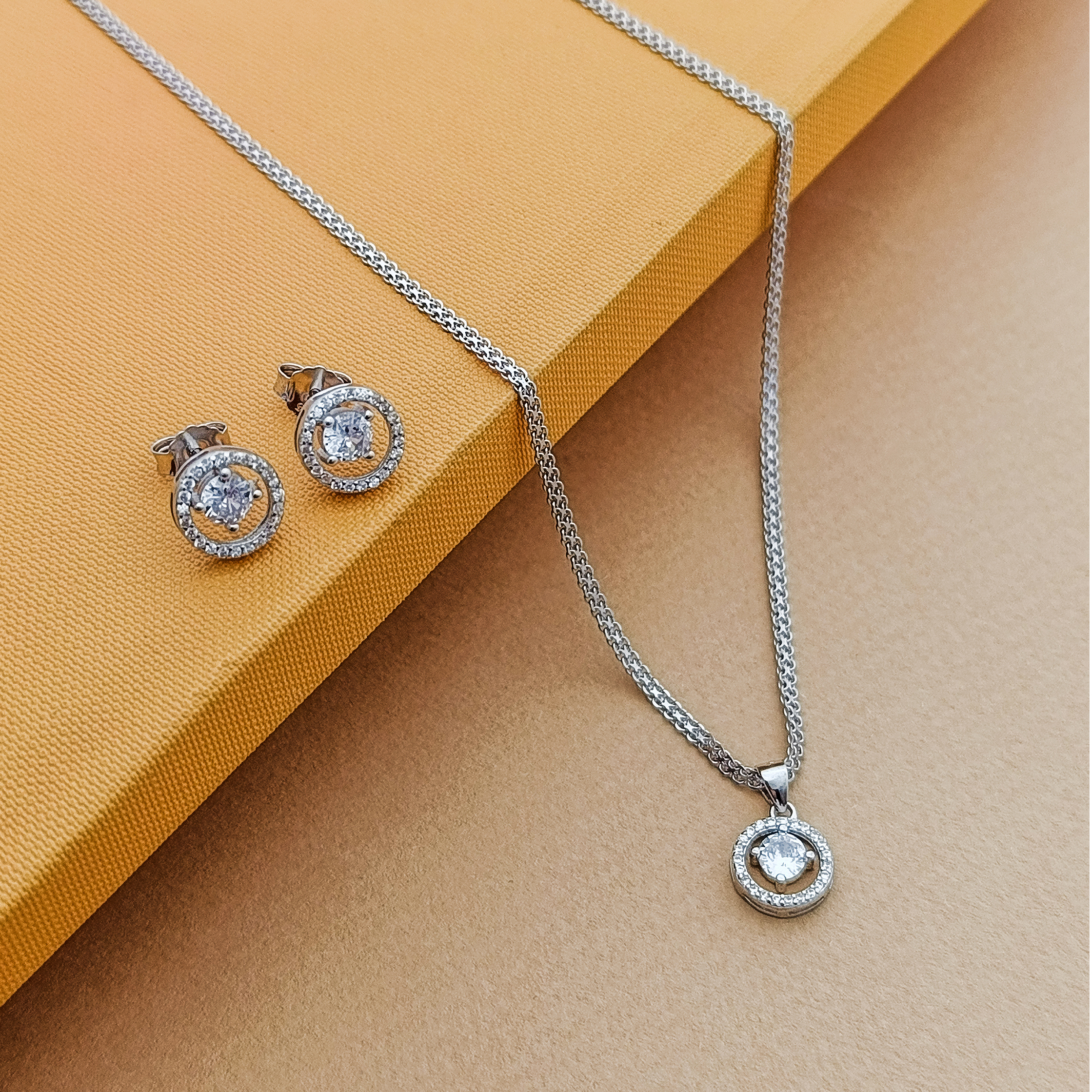 نیم ست طرح اینورا